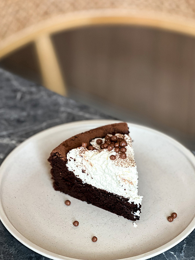 Chocolate mascarpone cake